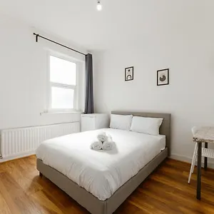 Leyton Comfy Double -50 Casa de hóspedes